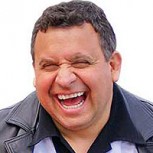 Willy Sabor sufre doloroso y divertido chascarro en matinal de CHV: Mira su fuerte porrazo