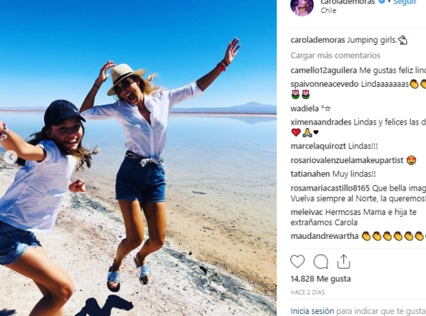 Carola de Moras disfrutando de unos días de vacaciones en San Pedro de Atacama junto a su pequeña Mila de 10 años.