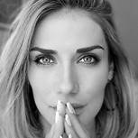 Carola de Moras se queda sin casa televisiva y comparte imagen total relax junto a un lago