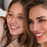 Mila Khamis, la hija adolescente de Carola de Moras, se parece cada día más a su madre