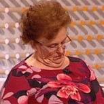 Invitada a programa se queda dormida durante la grabación y el conductor le hace una divertida broma