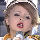 Niña de 7 años causa sensación en programa de talentos por increíble imitación de Taylor Swift