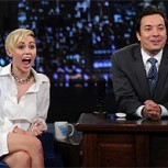 Miley Cyrus y Jimmy Fallon realizan actuación de incógnito en el metro de Nueva York