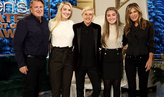 Jennifer-Aniston-llora-show-de-navidad-Ellen-Degeneres-4