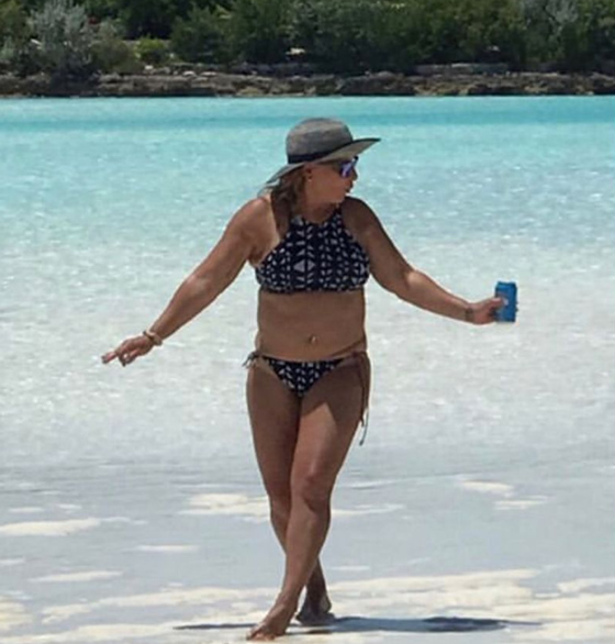Ana-Maria-Polo-de-Caso-Cerrado-fue-vista-en-playa-de-Brasil-al-lado-de-un-famoso-poeta-2