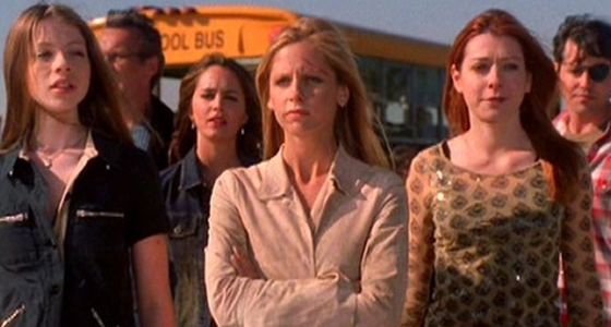 actriz-de-buffy-la-cazavampiros-uso-decoraciones-de-la-serie-para-decorar-su-casa-en-halloween-1
