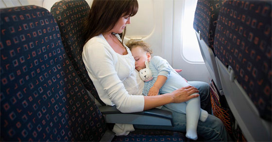 &iquest;Cu&aacute;les son los implementos imprescindibles para viajar en avi&oacute;n con un beb&eacute;?