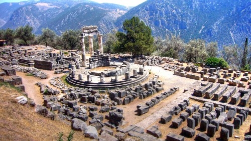 templo-de-atenea-de-delfos_229177.jpg