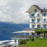 ¿Es esta la piscina con mejor vista del mundo? Video muestra cómo es sumergirse entre las montañas suizas