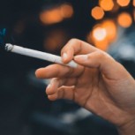 Fumadora mostró las terribles consecuencias del cigarro: Podría perder sus dedos