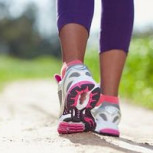 Los beneficios que probarían que caminar es igual de bueno para la salud que correr