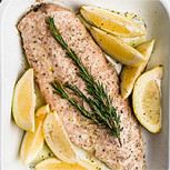 ¿Qué pescado nos ayuda a bajar el colesterol y cuidar la piel?