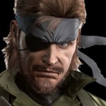 Metal Gear Style: Ladrón roba en tienda escondido en caja de cartón