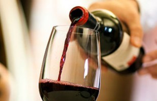 Tinto piernas después de dolor vino las beber en