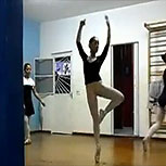 Impresionante bailarina: Niña da 40 giros perfectos