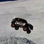 Impresionante pirueta: Un auto llevado al límite