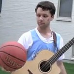Video: Tocar guitarra y jugar básquetbol al mismo tiempo