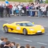 Tremendo accidente en demostración de autos deportivos