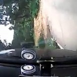 ¡Cuidado!: Mujer da vuelta auto en clase de manejo.