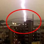 Rayo impacta tren eléctrico en Japón