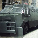 Carabineros piden que le tiren molotovs a ellos y no a los autos particulares