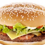 Encuentran un gusano en una hamburguesa de cadena Mc Donalds