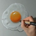 ¿Huevo frito real o pintado?: Talento puro