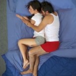 Diferentes poses para dormir: Divertido video se vuelve viral