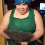 “El caballito de palo”: El baile de una dueña de casa que se hizo viral