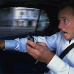 Impactante campaña contra el uso del celular mientras se conduce y el riesgo de muerte que conlleva