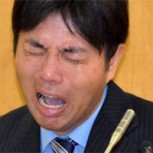El escandaloso y teatrero llanto de un político japonés que usurpó fondos públicos