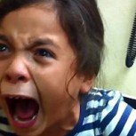 La mayor pataleta del mundo de una niña para evitar que la vacunen