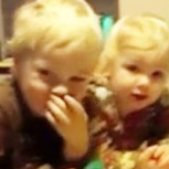 Niños reciben los peores regalos de Navidad, pero su reacción los sorprenderá a todos