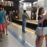 ¿Qué tiene esta fotografía en el metro que ha impactado en las redes sociales?