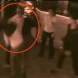 Video: Mesera noquea con feroces golpes a individuo que intentó manosearla