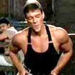 Video: Van Damme revive su famoso baile de la película Kickboxer