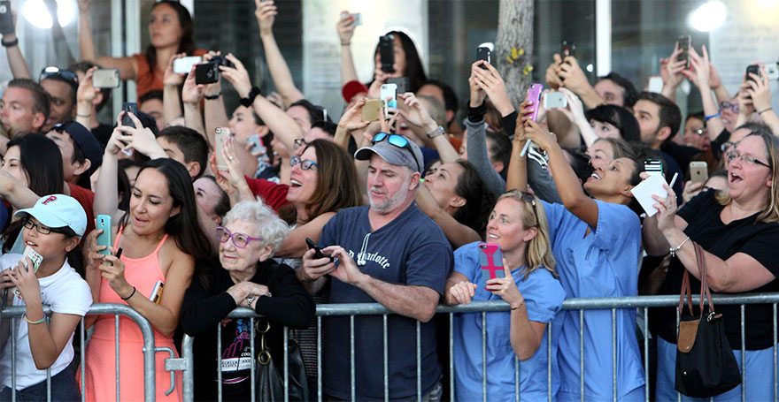 anciana-sin-smartphone-estreno-pelicula-black-mass-2