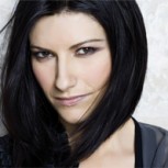 Exceso de Photoshop de Laura Pausini enfureció a seguidores que la compararon con una “alienígena”