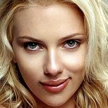 Peligrosa hazaña para fotografiarse con Scarlett Johansson se vuelve viral: ¿Se atreven?