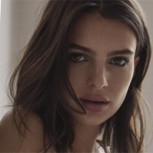 Video: La modelo Emily Ratajkowski sorprende a Nueva York desfilando en ropa interior