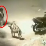 Valiente niño enfrenta a jauría de furiosos perros sin ningún miedo: Increíble registro