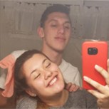 El pequeño detalle que convirtió esta selfie de una pareja en el baño en viral