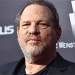 Harvey Weinstein, el acosador sexual masivo, fue expulsado a bofetadas de un restaurant: Video del momento