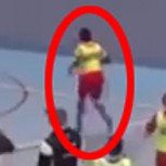 Niño anota penal y un triple de básquetbol al mismo tiempo: ¿Cómo lo hizo?