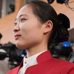 Periodista china no aguantó las preguntas manipuladas de su colega y su cara lo dice todo