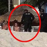Policías suspenden operativo para sacarse selfies con turistas en topless en Cancún