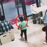 Mujer embarazada se convierte en viral por aberrante reacción contra un pequeño niño