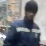 Mujer humilla y amenaza a personal de aseo de Las Condes que limpiaba basura en la calle