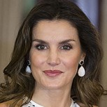 La reina Letizia otra vez en la polémica: ¿Fue apropiado su look para un acto protocolar?