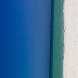 ¿Es una puerta azul o una playa? Un nuevo reto visual se viraliza en las redes